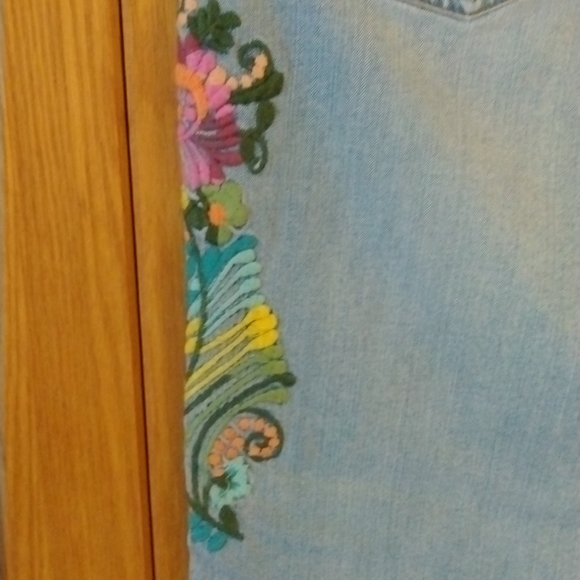 *VINTAGE* Z Cavaricci Embroidered Capri/Ankle Jeans - Picture 6 of 9